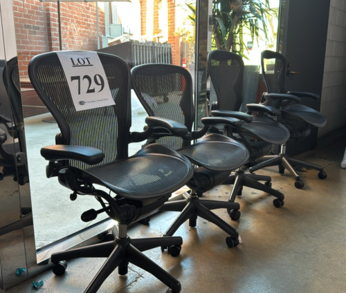 Lot of (4) Herman miller aeron chairs, MEDIUM