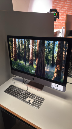 APPLE IMAC PRO MODEL A1862 WITH KEYBOARD