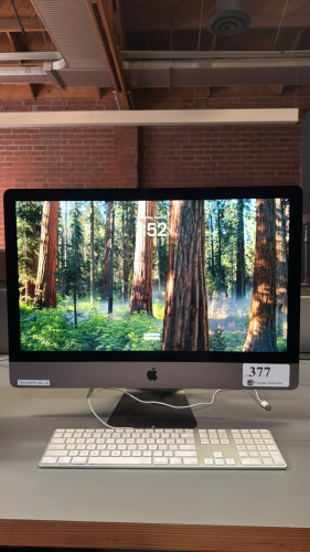 APPLE IMAC PRO MODEL A1862 WITH KEYBOARD