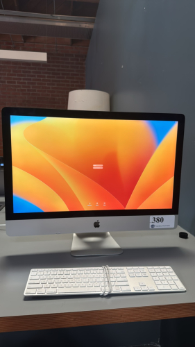 APPLE IMAC MODEL A1862 WITH KEYBOARD HAS DENT ON FRAME