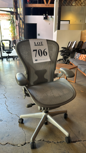 Herman miller aeron chair, MEDIUM, 3 LEVERS