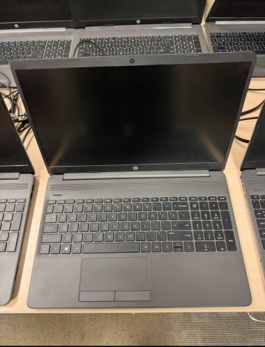 HP 255 G8 LAPTOP AMD RYZON 3, 2.6GHZ, 8GB RAM, LAPTOP HAS HARD DRIVE CANT SEE DUE TO PROTECTION (LAPTOP IS PASSWORD PROTECTED)