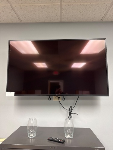 LG 55" SMART TV MODEL 55UN7000PUB