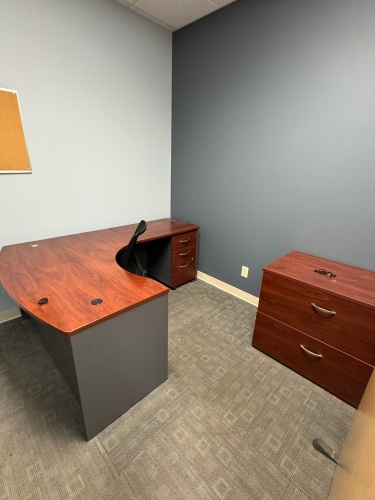 CONTENTS OF OFFICE, DESK WITH RIGHT RETURN AND LATERAL CABINETS