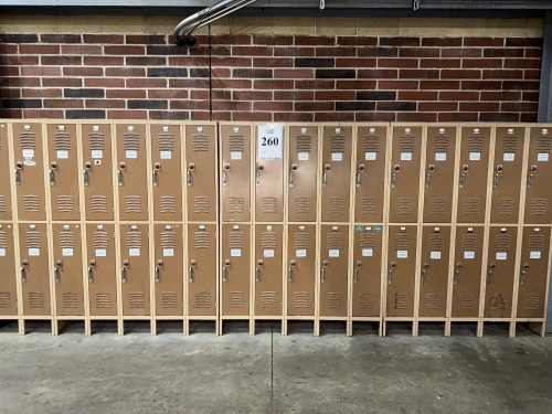 INTERIOR 36 PERSON DOUBLE TIER METAL LOCKERS