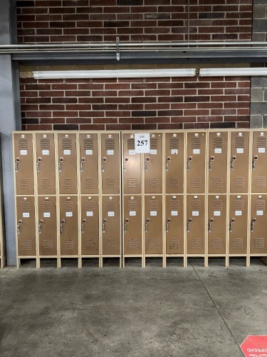 INTERIOR 24 PERSON DOUBLE TIER METAL LOCKERS