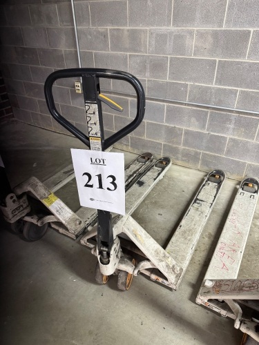 CROWN 5,000 POUND CAPACITY PALLET JACK