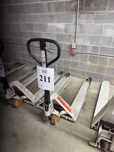 CROWN 5,000 POUND CAPACITY PALLET JACK
