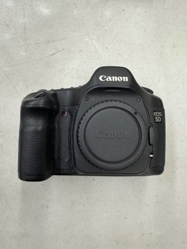 CANON EOS 5D MARK IV DSLR CAMERA WITH ASSORTED ACCESSORIES