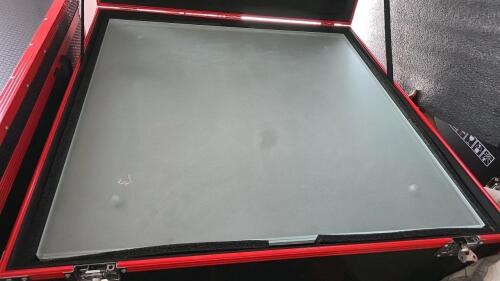 LOT OF 17 PANELS, 2.5 LED FLOOR SCREEN GLASS TOP W/ HARWARE AND 6 CASES