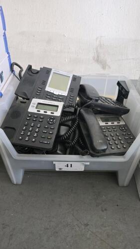 LOT OF 11 IP PHONES