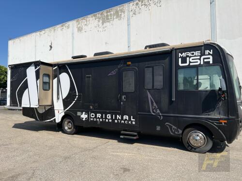 2005 Fleetwood Motor Home