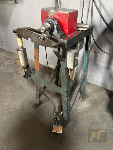 Tube End Forming and Deburring Machine