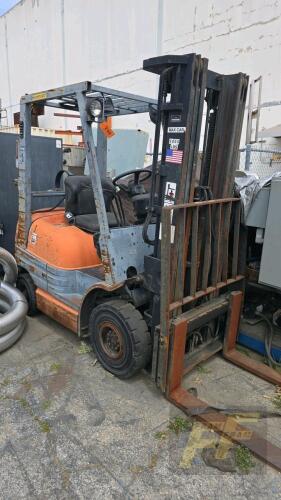 Toyota 3,000 lb Forklift - For Parts