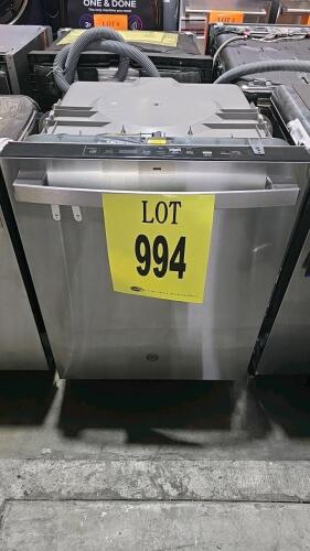 GE GDT550PYR7FS Dishwasher featuring 16 place settings, 52 dBA noise level, Dry Boost&trade; drying system, Steam + Sani, AutoSense Wash Cycle, Adjustable Upper Rack, Active Flood Protect, assembled in the USA. Serial Number: RV882207B, RETAIL: $749
