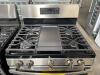 GE JGBS66REKSS 30in FREESTANDING GAS RANGE SS, S/N-DS129144P RETAIL $979 - 3