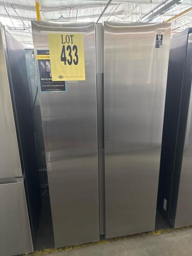 Samsung RS28A500ASR 28 cu. ft. Side-by-Side Refrigerator in Stainless Steel with All-Around Cooling, Inverter Compressor, Interior Ice Maker, 35 7/8 in W x 33 1/2 in D x 70 1/8 in H, 115V/60Hz, made in Mexico. Serial Number: 0B804BAR302417R. RETAIL: $1149