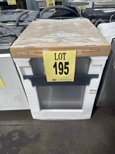 Samsung DW90F89T0USR stainless steel built-in dishwasher, 15 place settings, 44 dBA, ENERGY STAR&reg; Certified, top control panel, 120 V/60 Hz, made in Thailand, serial number 0MP0GDAY305867.