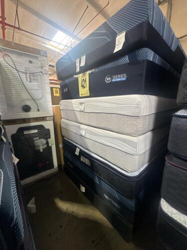 LOT (6) ASST&rsquo;D QUEEN MATTRESS