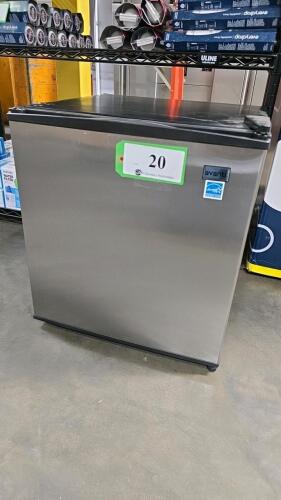 AVANTI AR17T3S 1.7CF MINI FRIDGE S/N-C2600545