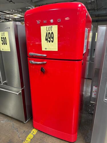 SMEG FAB50URRD3 Retro-Style Refrigerator, 19.3 cu. ft. capacity, red glossy finish, top freezer, right hinge, 2 adjustable glass shelves, 1 fruit and vegetable drawer, 3 adjustable door shelves, 1 bottle shelf, LED lighting, MultiFlow cooling system, No-F