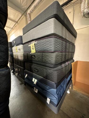 LOT (6) ASST&rsquo;D QUEEN MATTRESS