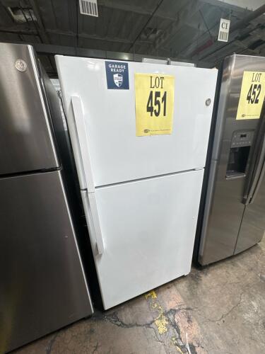 GE GTS22KGNRWW 21.9 cu. ft. top freezer refrigerator, garage ready, features 15.25 cu. ft. fridge capacity, 6.68 cu. ft. freezer, frost-free, white finish, 66.37" H x 32.75" W x 34.5" D, 411 kWh/year, 115V, 1.2A, optional icemaker, serial LT842046, RETAIL