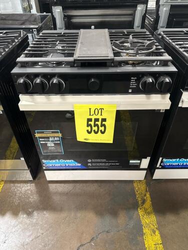 Samsung NSG6DB870012AA 6.0 Cu. Ft. Gas Slide-In Range featuring Smart Oven Camera, Air Fry, Convection+, Self-Clean, Illuminated Precision Knobs, Reversible Cast Iron Griddle, Air Sous Vide, Storage Drawer, Serial Number: 0LMU7DAX200590X.