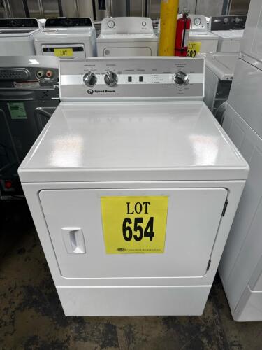 Alliance ADG6ARYS117TW01 Gas Dryer featuring a 7.0 cubic foot capacity, 22,500 BTU/h heating output, ENERGY STAR&reg; Certified, Sanitize cycle, Extended Tumble, Reversible Door, Pet Plus&trade; Cycles, Steam Refresh, Steam Boost, Moisture Sensor, Commercial Cool-D