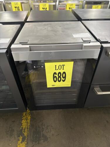 Caf&eacute; CCR06BM2PBS5 Beverage Center, 5.1 cu. ft. capacity, Platinum Glass finish, reversible door, 3 spill-proof glass shelves, 2 wine racks, LED light wall, built-in WiFi, Sabbath Mode, magnum bottle storage, Smart Capable, Serial Number: DS912398.