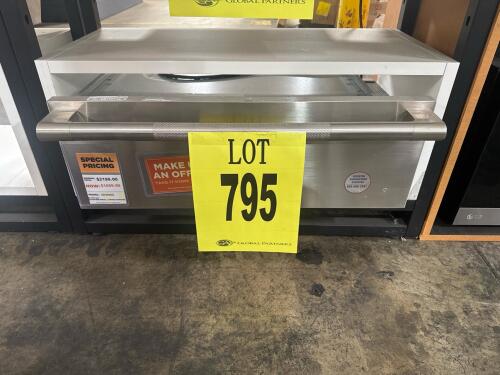 JennAir JJD3030IL 30" Warming Drawer, featuring a 1.5 cubic foot capacity, stainless steel finish, analog controls, temperature range of 90&deg;F to 250&deg;F, sensor temperature control, slow roast function, bread proofing function, humidity slide control, appro