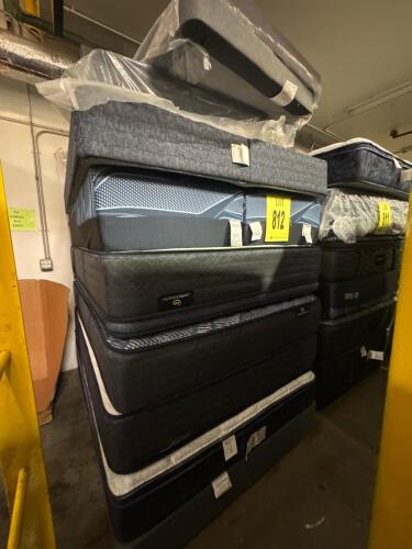 LOT (6) QUEEN MATTRESS
