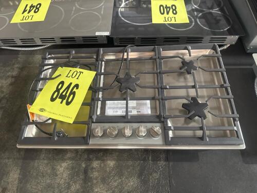Thermador SGSXP365TS/01 36" Gas Cooktop featuring 5 Star&reg; Burners, including an 18,000 BTU center burner, ExtraLow&reg; Select burners for precise simmering, QuickClean Base&reg; for easy cleaning, illuminated knobs indicating burners in use, continuous cast iron