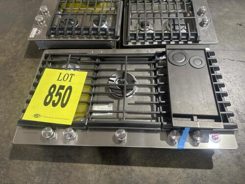 KitchenAid KCGS956ESS 36-inch 5-Burner Gas Cooktop with Griddle, featuring a 20,000 BTU Professional Dual Ring Burner, Even-Heat&trade; Simmer and Torch Burners, Full-Width Cast-Iron Grates, Multi-Finish Back-Lit Knobs, CookShield Finish, and includes a removab
