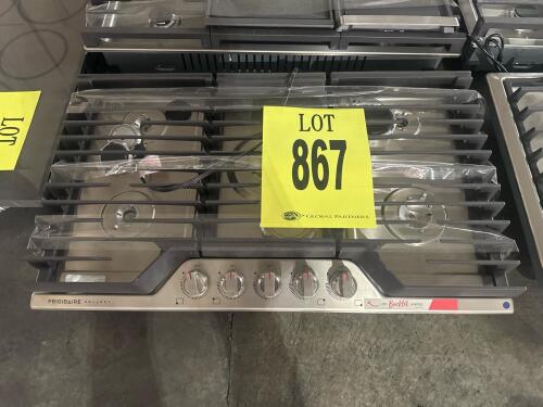Frigidaire Gallery 36" Gas Cooktop GCCG3648AS features 5 burners, including an 18,000 BTU Quick Boil burner and a 5,000 BTU Low Simmer burner, backlit LED knobs, continuous edge-to-edge grates, dishwasher-safe burner caps, Spill Safe cooktop,UL Listed, AD