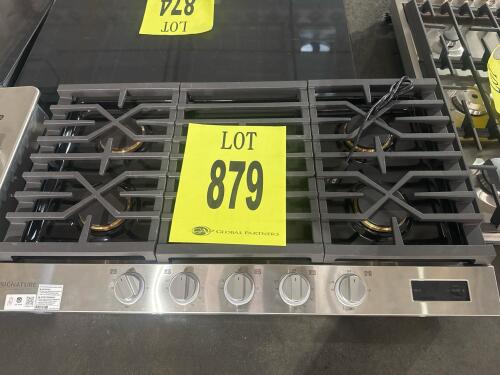 Signature Kitchen Suite 36" gas cooktop SKSGT3654S with 5 burners including a 24,000 BTU center, stainless steel finish, Wi-Fi connectivity, electric ignition, continuous cast iron grates, 36 x 21 x 3.75 inches (91.4 x 53.3 x 9.5 cm), weight 57 lbs (25.9 