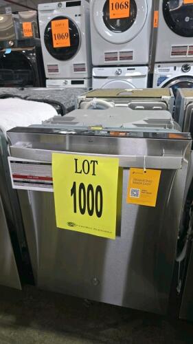 GE GDT550PYRFS Built-In Dishwasher, featuring 16 place settings, 52 dBA noise level, Dry Boost&trade; drying system, Steam + Sani, AutoSense Wash Cycle, Adjustable Upper Rack, Fingerprint Resistant Stainless Steel finish, , Serial Number: RV907560B, RETAIL: $74