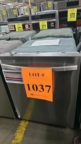 Samsung DW80CG4021SR Built-in Dishwasher, featuring 14 place settings, 53 dBA noise level, fingerprint-resistant stainless steel finish, manufactured in China. Serial Number: B2L3G8DW618669K. RETAIL: $649