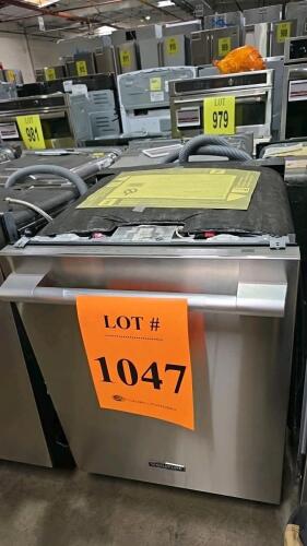 Signature Kitchen Suite SKSDW2401S 24-inch built-in dishwasher . Made in Korea., Serial Number: 206KWRE1P662,