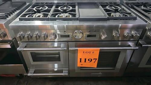 Thermador Pro Grand PRD48WDSGU 48" Dual-Fuel Range featuring a steam and convection combination oven, full-size convection oven, warming drawer, 6 sealed burners, stainless steel finish, front-mounted knobs and digital display, freestanding installation, 