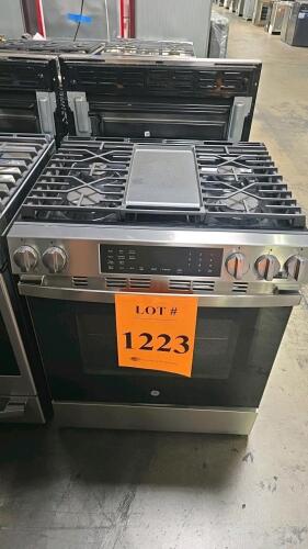 GE GAS RANGE, MODEL: GGS600AV1FS, SERTIAL: SZ117668Q