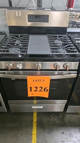 GE JGBS66REK4SS Freestanding Gas Range featuring a 5.0 cu. ft. oven capacity, edge-to-edge cooktop, extra-large integrated non-stick griddle, steam clean function, precise simmer burner, heavy-duty dishwasher-safe grates, sealed cooktop burners, deep-rece