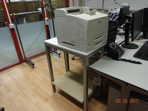 OKI BG 300 printer en metalen printerstandaard (OKI BG 300 printer and metal framed printer stand)