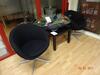 Gasten wachtkamer stoelen en side table (Guest waiting chairs and side table)