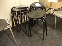 Stapelbare metalen krukjes, zwart, 12 stuks (Stacking metal stools - Black - Quantity 12)