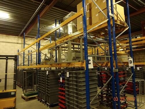 Palletstellingen, 6 secties met 8 staanders en 22 liggers (Pallet Racking - 6 Sections with 8 Uprights and 22 beams)