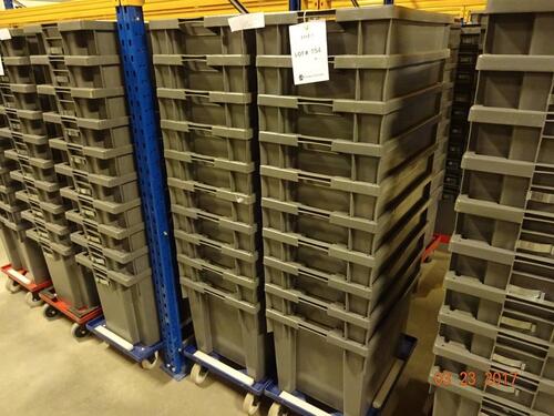 Grote stapelbare bakken (20 stuks) met verrijdbare karretjes met 4 zwaarlast wielen - per stapel van 10 stuks (Large Heavy Duty Tote Bins (Quantity 20) with one 4 wheeled moving trolley per stack of 10)