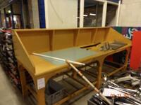 Werktafel, werkplekken en houten werktafel (Work bench - Single station blonde wood processing table)