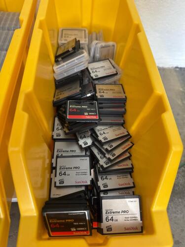 LOT OF 160 CFAST CARDS 64GB