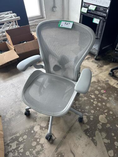 HERMAN MILLER AERON (M) CHAIR